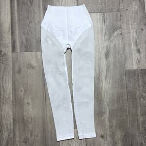 Seamless High-Waist 7/8 Limitless Open Air Legging. Size small